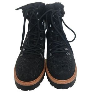 Report Womens  Quorra boots size 8.5